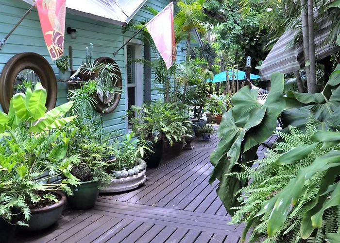 Pineapple Point Guesthouse & Resort - Gay Men\'S Resort